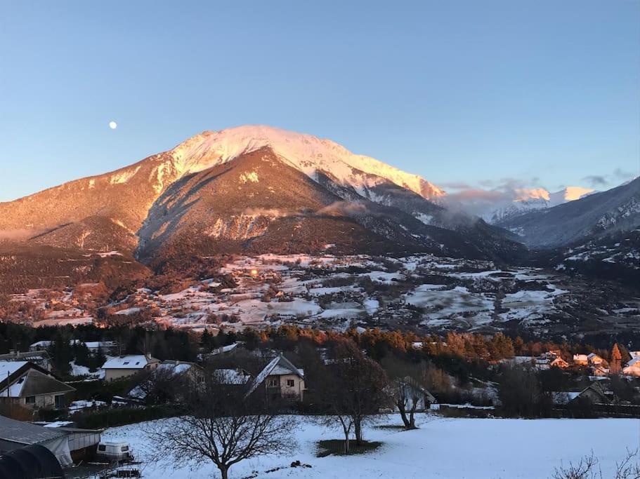 Gite Confort 15 Couchages, Vue Panoramique Montagne Hautes Alpes, Terrasses Embrun Exterior foto
