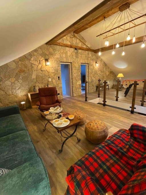 Gite Confort 15 Couchages, Vue Panoramique Montagne Hautes Alpes, Terrasses Embrun Exterior foto