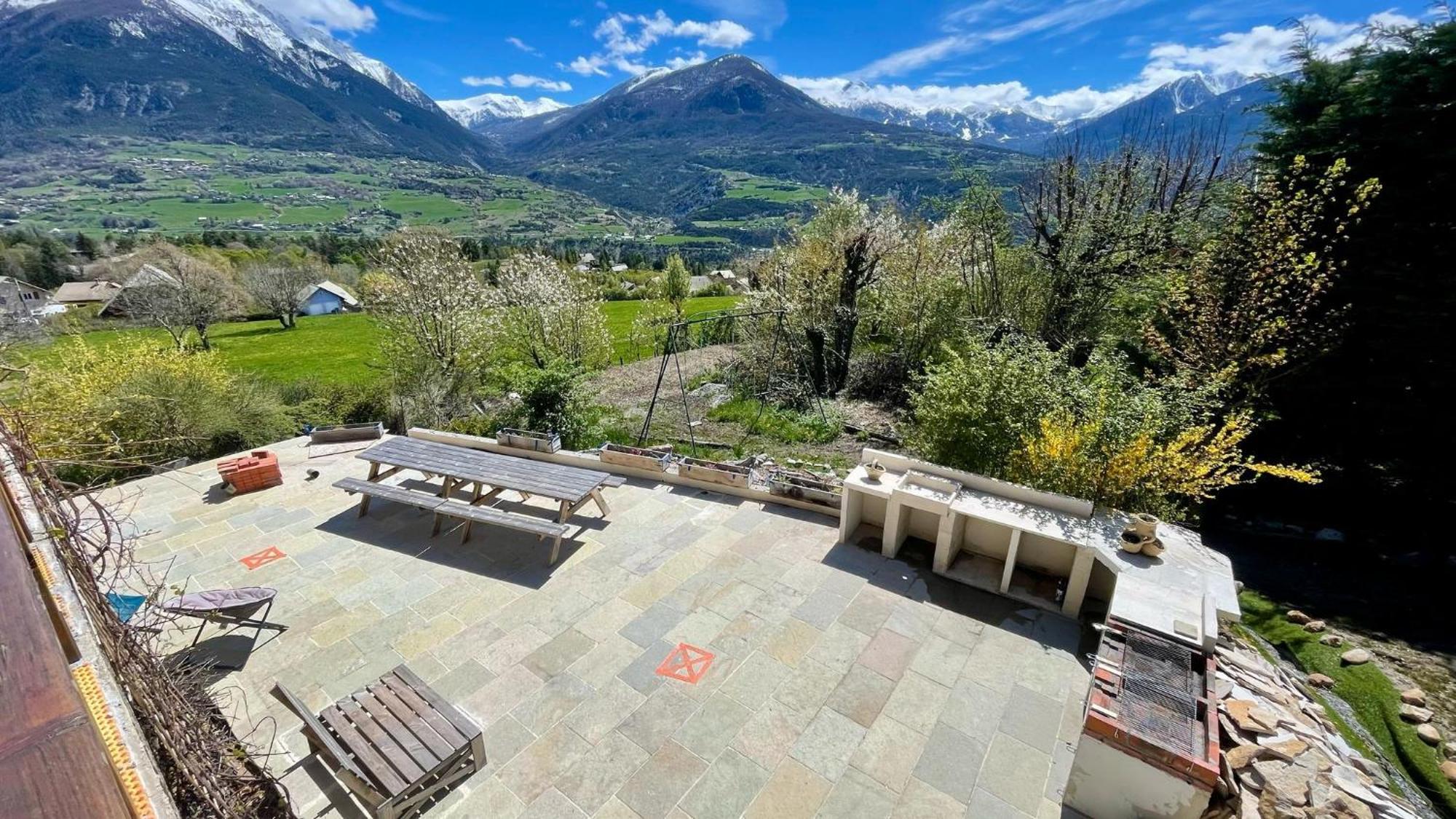 Gite Confort 15 Couchages, Vue Panoramique Montagne Hautes Alpes, Terrasses Embrun Exterior foto