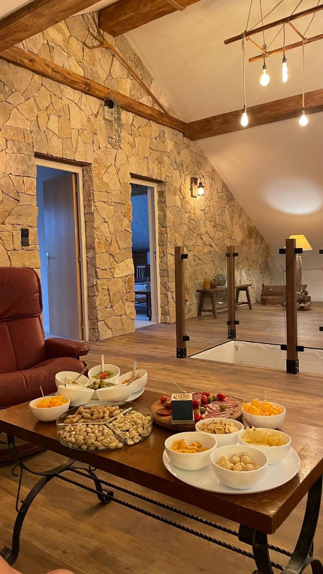 Gite Confort 15 Couchages, Vue Panoramique Montagne Hautes Alpes, Terrasses Embrun Exterior foto